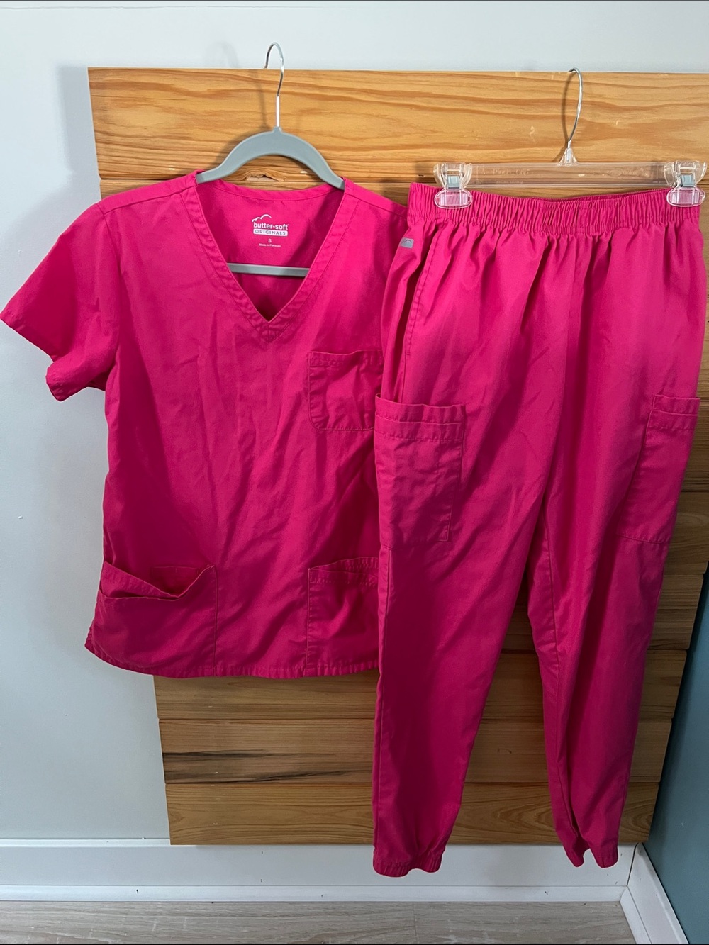 WonderWink Women's Bright Fuchsia Scrub Top & Elastic Waist Pants
